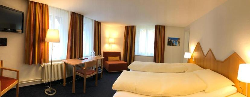 Hotel Weisses Kreuz image 2
